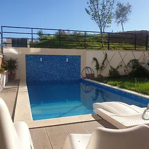 stylish-two-bedroom-house-with-private-pool.hotels-in-tirana.com/