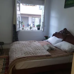 Oakland Albergue Tirana
