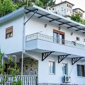 Guest house Grandma's, Gjirokaster