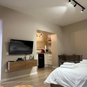 https://4seasonsgea-deluxe-studio-city-centre.hotels-in-tirana.com