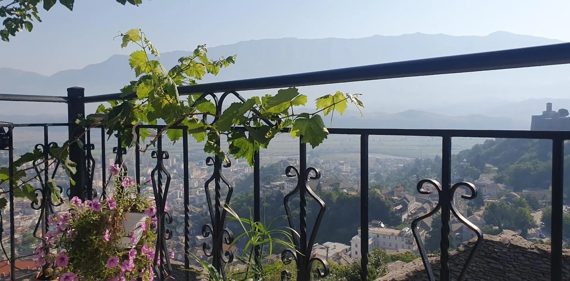 Panoramic Vlachos Gjirokastra Vendégház